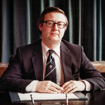 Roy E Brimblecombe