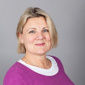 Lesley Carline