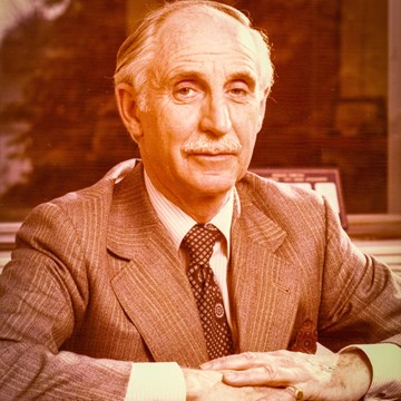 Derek C Bandey